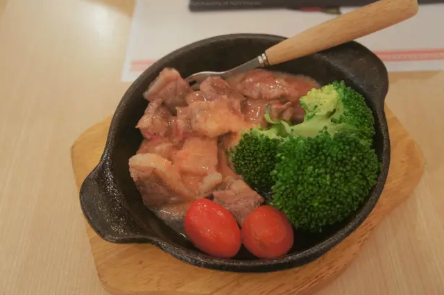 鐵板牛肉 配香蒜辣椒明太汁