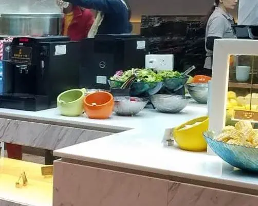 有迷你沙律吧和自製棉花糖