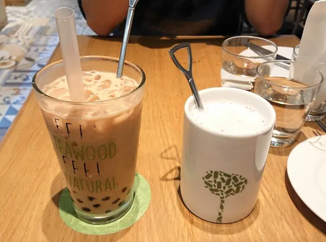 凍薄荷珍珠奶茶 + 熱香芋奶茶