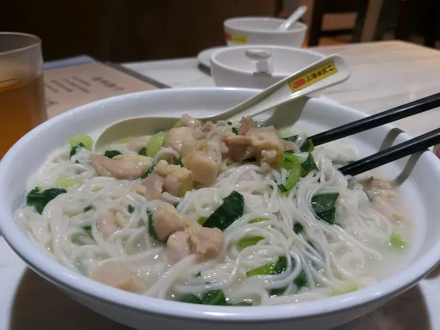 嫩雞煨麵