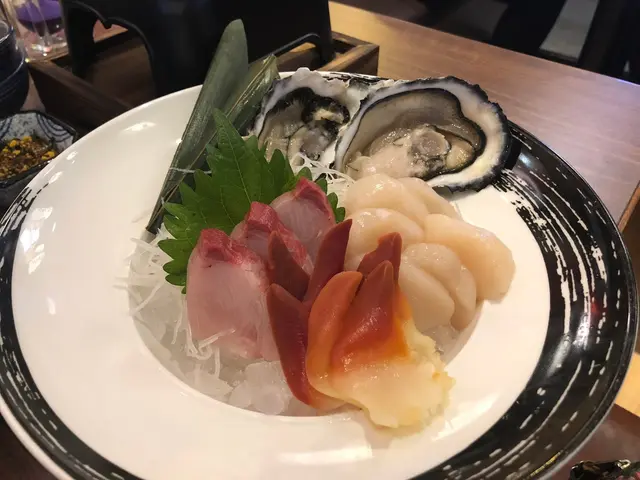 生蠔真係好鮮甜,真係要無限encore!
鮮帶子都幾大隻,
入口肥美creamy,清甜味美!
北寄貝爽口有嚼勁!
油甘魚厚切,魚油脂香,
油甘魚迷不可錯過!👍🏾😋