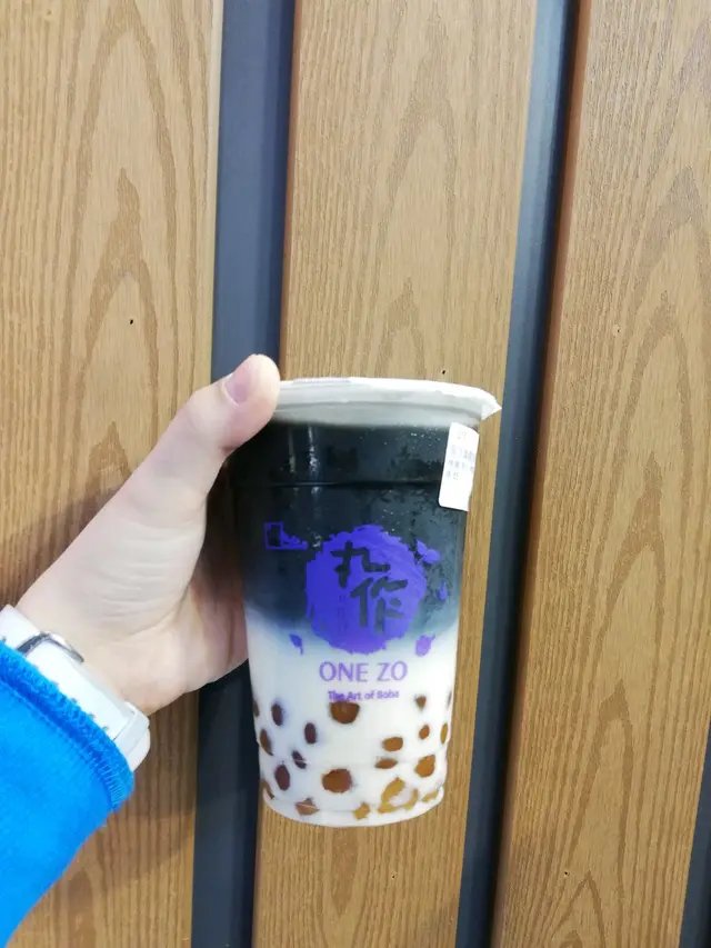 黑洞拿鐵($30) +焦糖珍珠(+$5) 