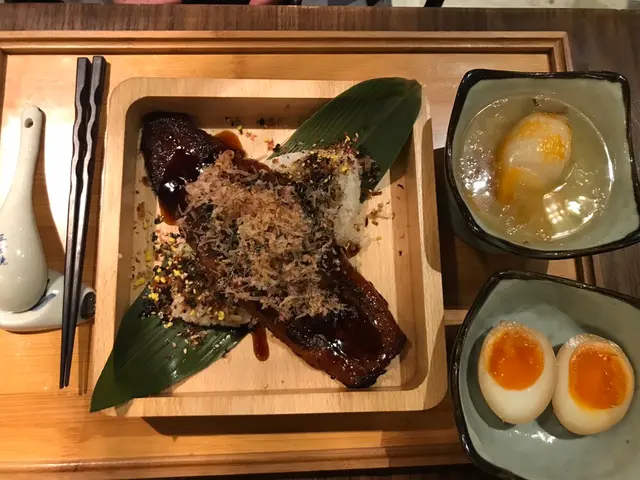 蒲燒原條鰻魚定食