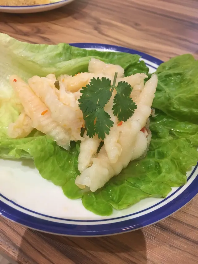 白雲酸辣鳳爪,鳳爪無骨,醬汁酸辣開胃,非常好食,最後仲追加一份!