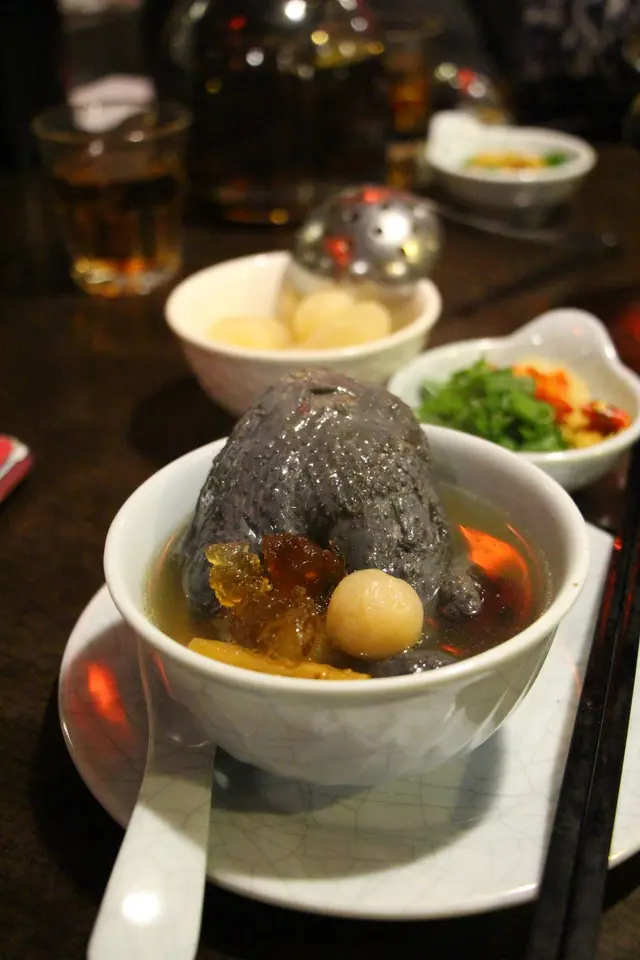 桃膠烏雞煲
