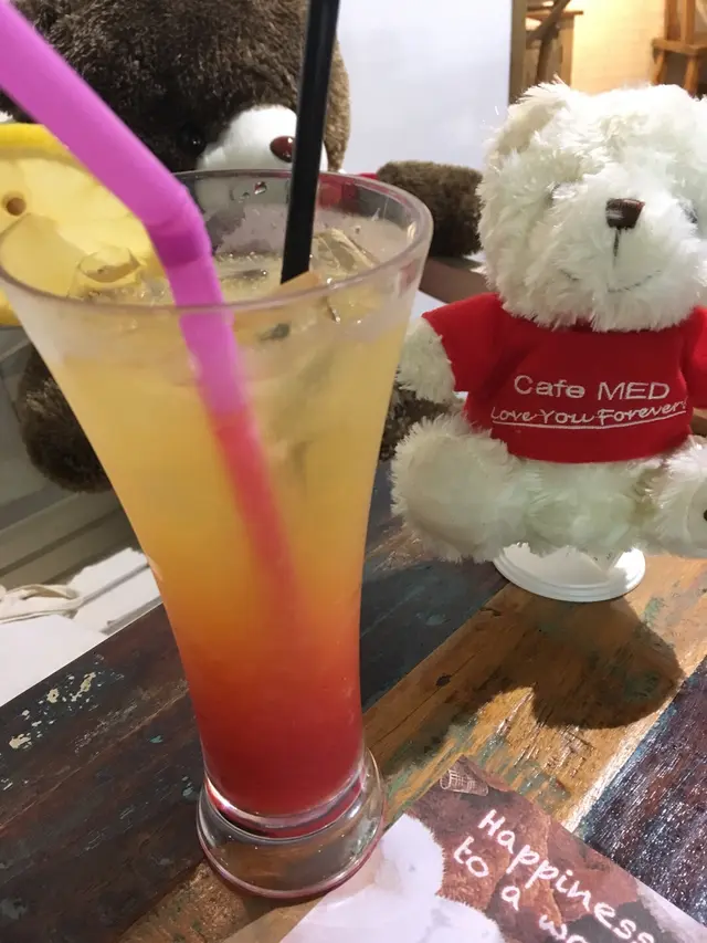 草子莓莓特飲