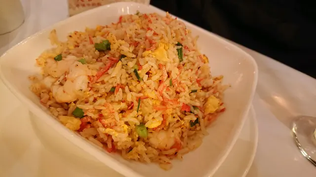 煙槍魚籽蝦仁炒飯