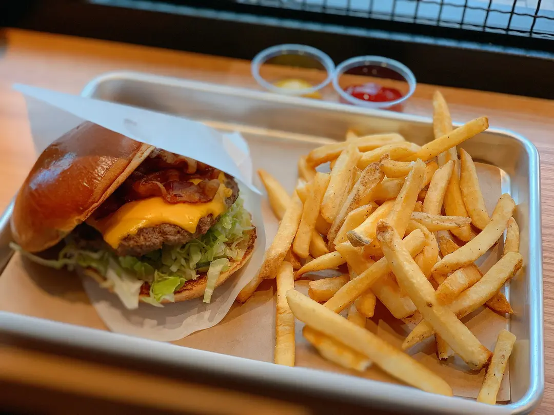 经典美国牛肉芝士汉堡 classic burger