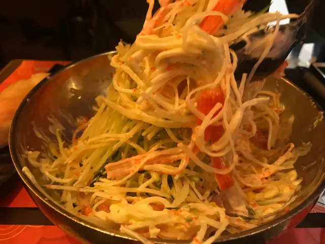 沙律 ----魚生碎配蟹籽沙律