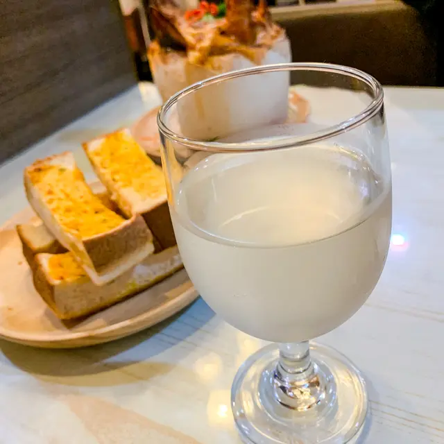 劈開椰青見海鮮