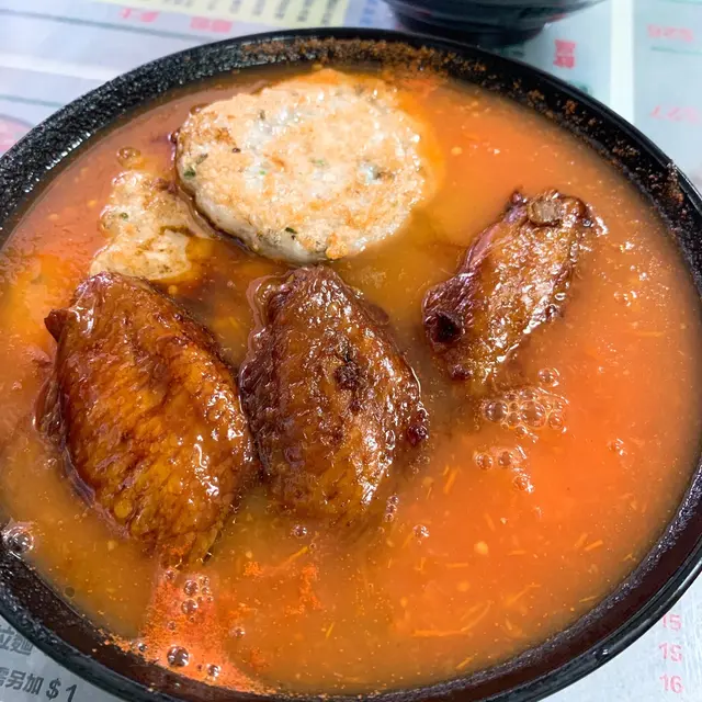 瑞士雞翼一樣照舊非常入味，魚餅厚度啱啱好，咬落非常有口感，外面煎得非常香口，蕃茄底照舊新鮮濃郁，通粉煮得剛剛好🤤