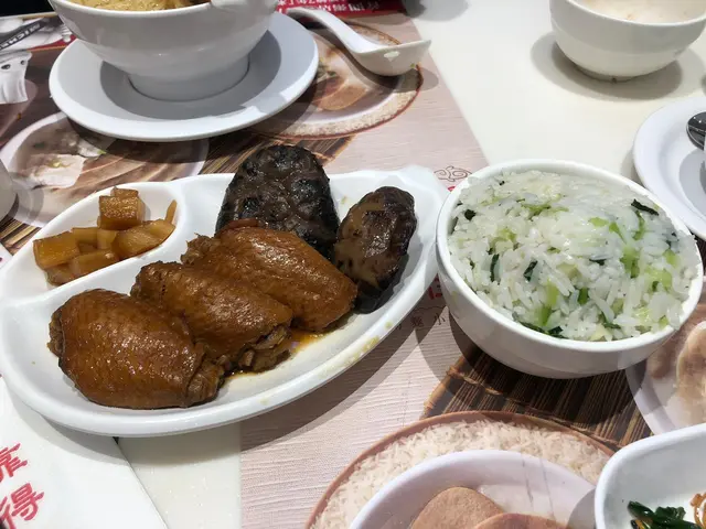 香菇滷水雞翼菜飯