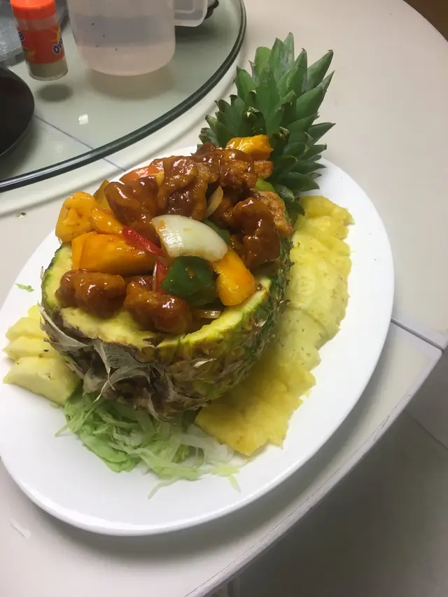 原隻菠蘿咕嚕肉