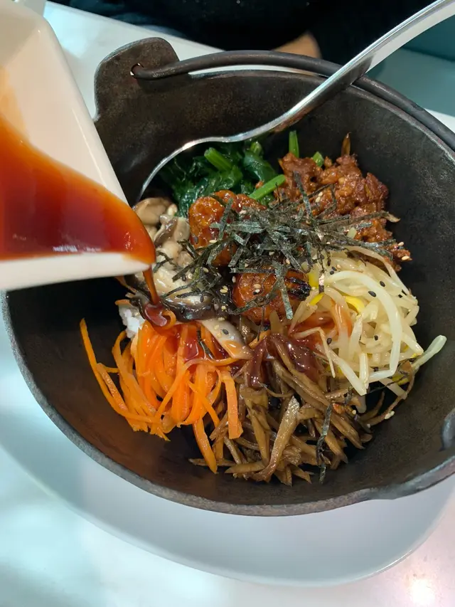 韓式五色鮮蔬菜牛蒡拌飯