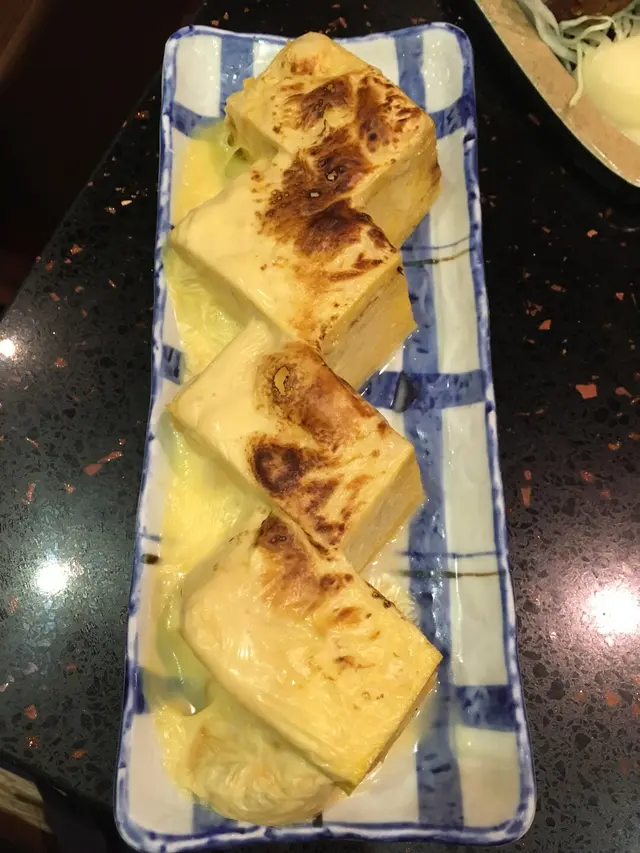 食落去甜甜地,食落一啲都唔乾身,層層蛋之中仲保留到湯汁,玉子亦唔會煮得太老,好嫩口~