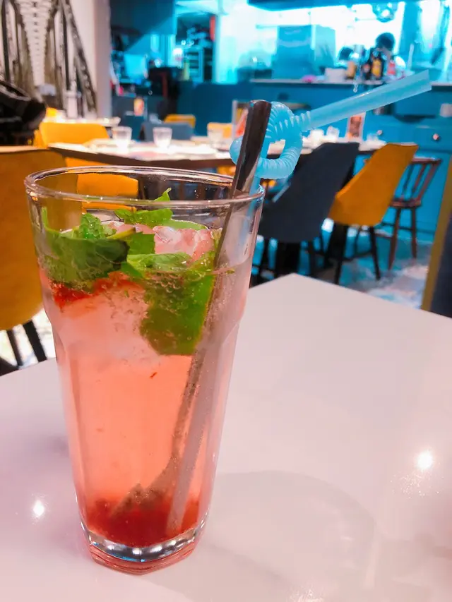 士多啤梨莫希托