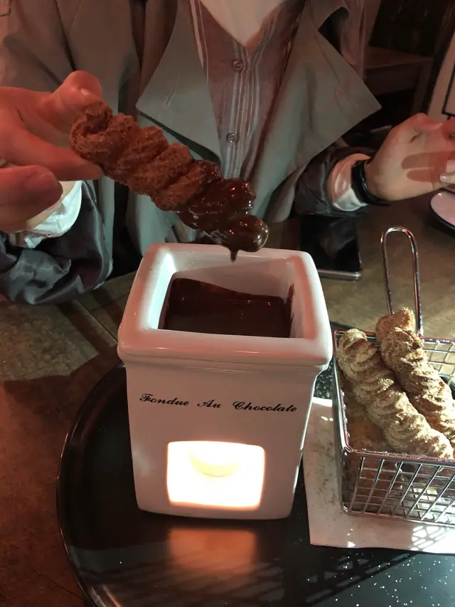 Churros 脆口配辣朱古力醬感覺好新鮮,食到唔想停