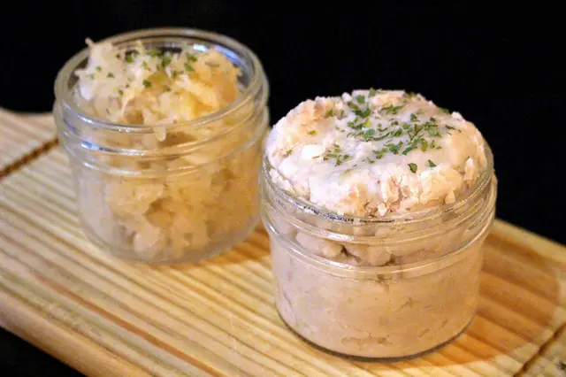 芋頭蓉 ($15) 德國酸椰菜 ($15)