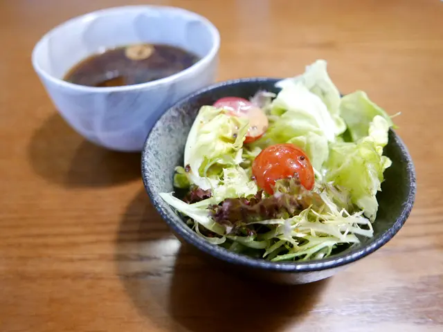 赤味噌湯和沙律