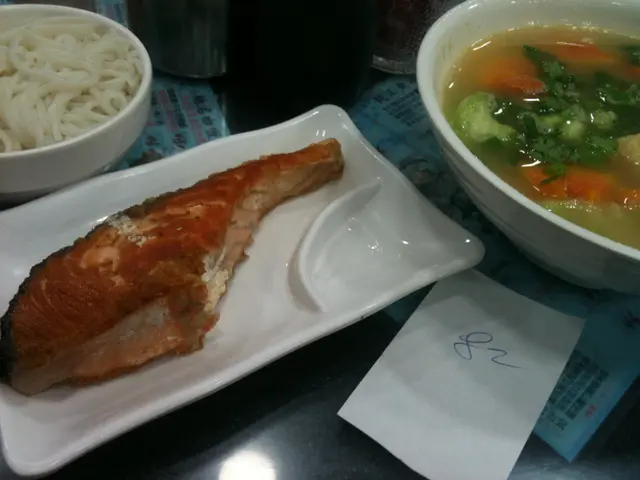 超貴!瘦少三文魚排(主角),得過瓜湯多(配角!