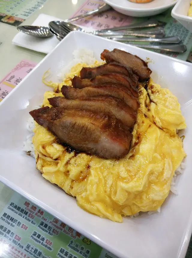 好多料，每啖飯都可以連餸一齊食，叉燒厚切，叫左瘦叉仍然頗肥，炒蛋正常，每樣嘢各自食味道都okay，但撈埋一齊就冇乜特別，呢個價錢去四季常餐/旺記冰室更好