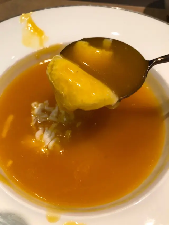 金箔阿拉斯加蟹肉南瓜蛋白羹