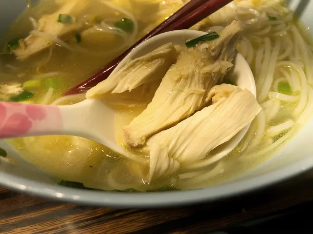 雞肉紋理分明，食落有渣，瘦身佳品