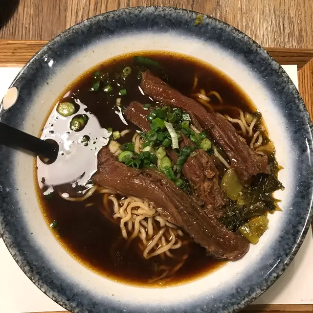 用嘅係瘦啲嘅牛腱，減肥都食得❤️不過湯底好鹹！