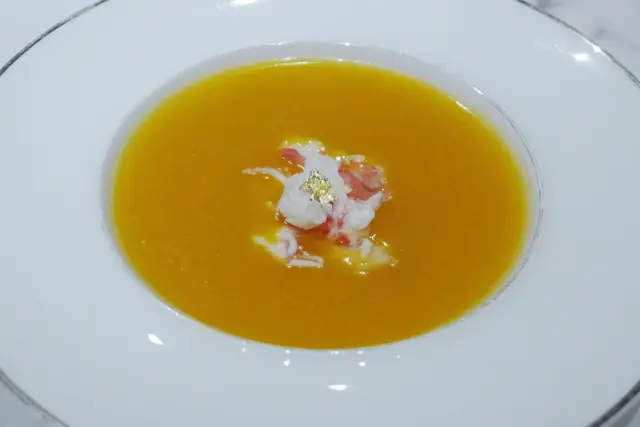 金箔阿拉斯加蟹肉南瓜蛋白羹