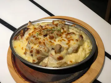 白汁雞扒焗飯
