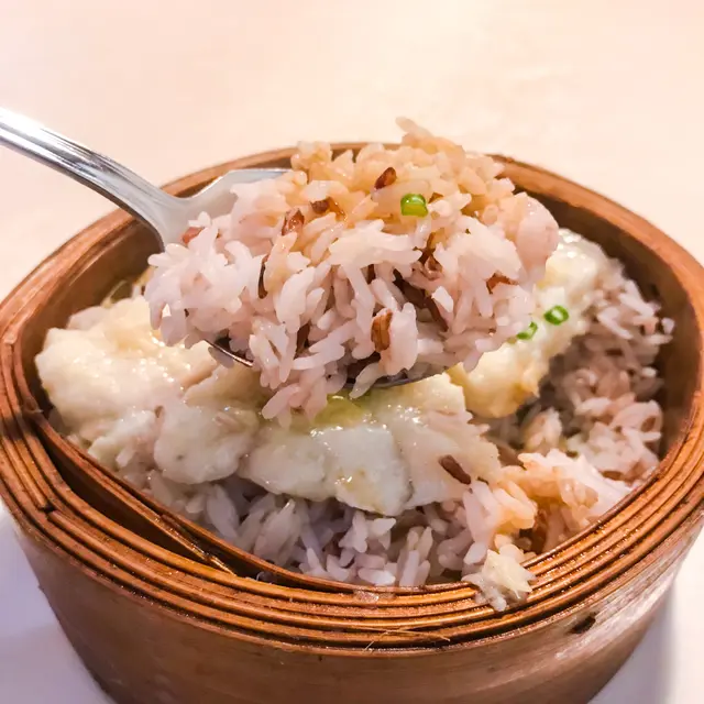 荷香蒜蓉海斑片原籠蒸鴛鴦飯
