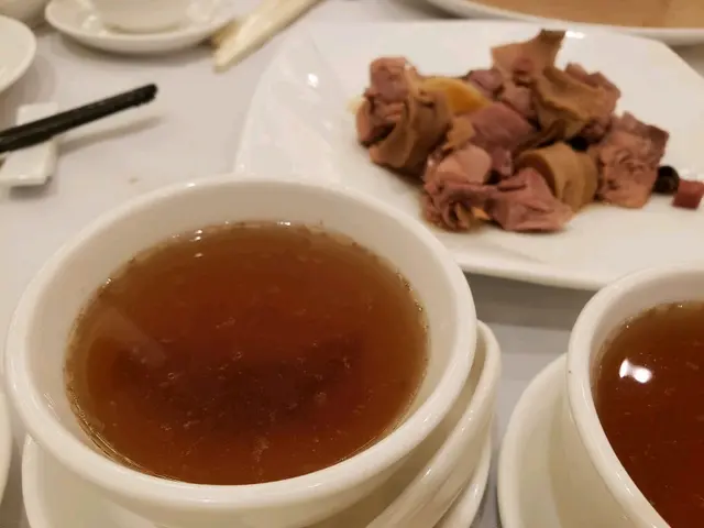牛肝菌螺頭燉雞湯