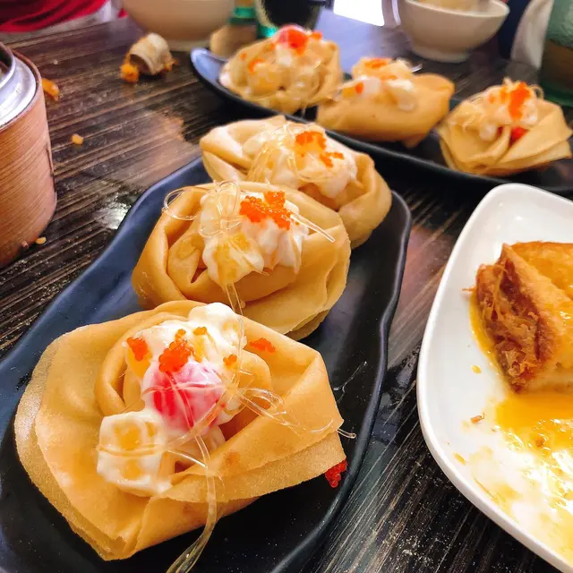 沙律鮮蝦炸雲吞