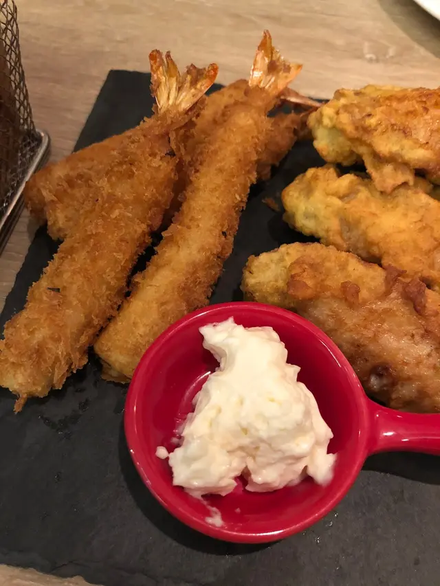 炸蝦外皮輕薄脆口，
食落唔會有太大負擔，
蘸上他他醬同吃，都算不錯！👍🏾
