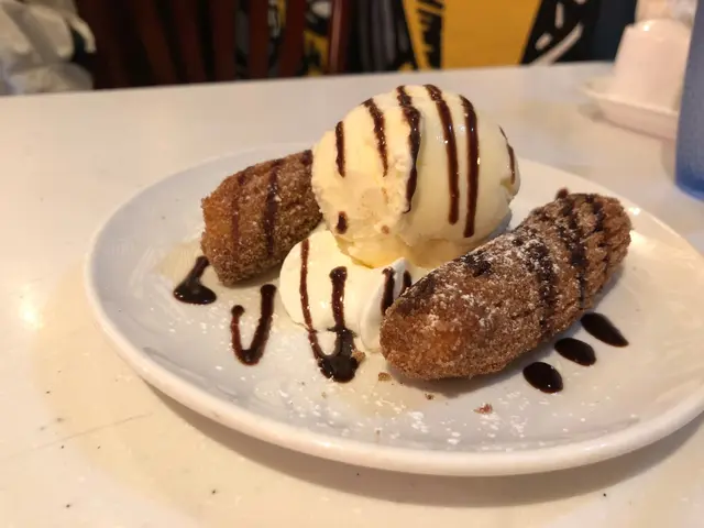 西班牙玉桂條伴雪糕 加 $38