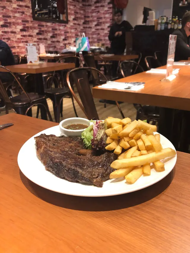 澳洲肉眼扒配薯條