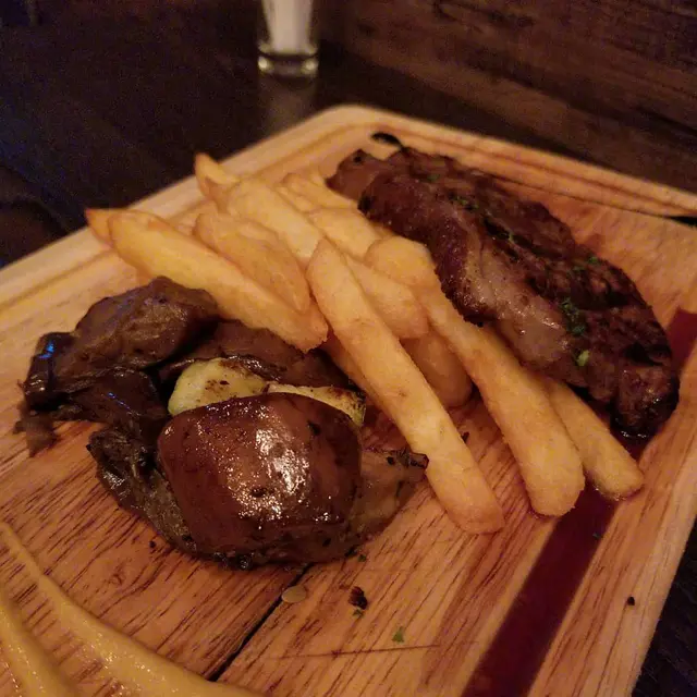 炭燒澳洲穀飼西冷6安士配薯菜燒汁