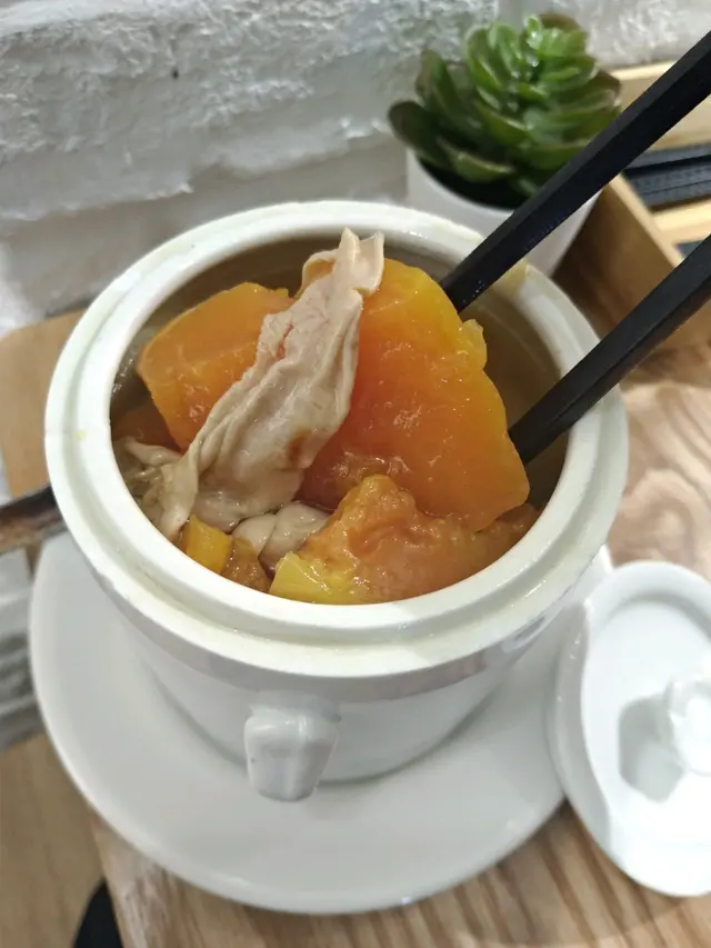 木瓜無花果燉花膠湯 $50