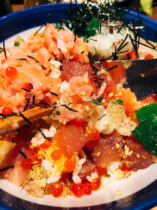 吞拿魚二色丼連茶漬飯高湯