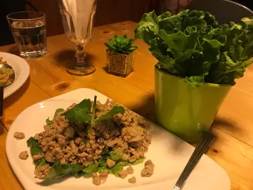 碎肉生菜包