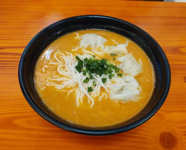 菜肉雲吞擔擔麵