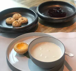 蛋白杏仁茶配酥皮蛋撻、合桃酥、養生南棗糕