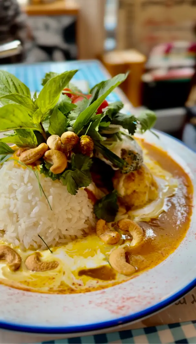 #香港美食 #笑爺仔雜食記 #Veggie4love #人氣素食 #中環美食 #hkfood #veggiefood #centralhkfood #星州喇沙花生椰汁咖哩雜菜飯 