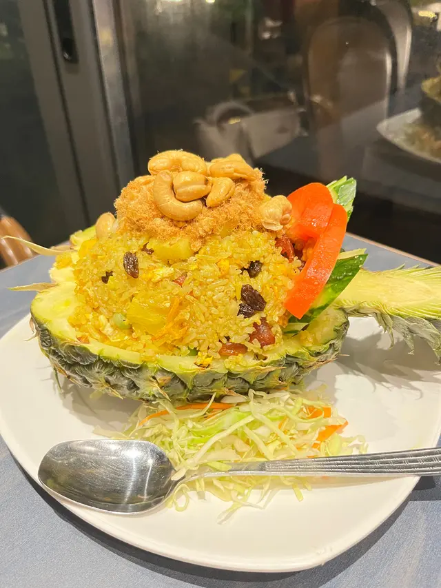鮮菠蘿海鮮炒飯