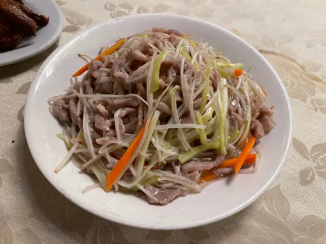 韭黃肉絲炒麵
