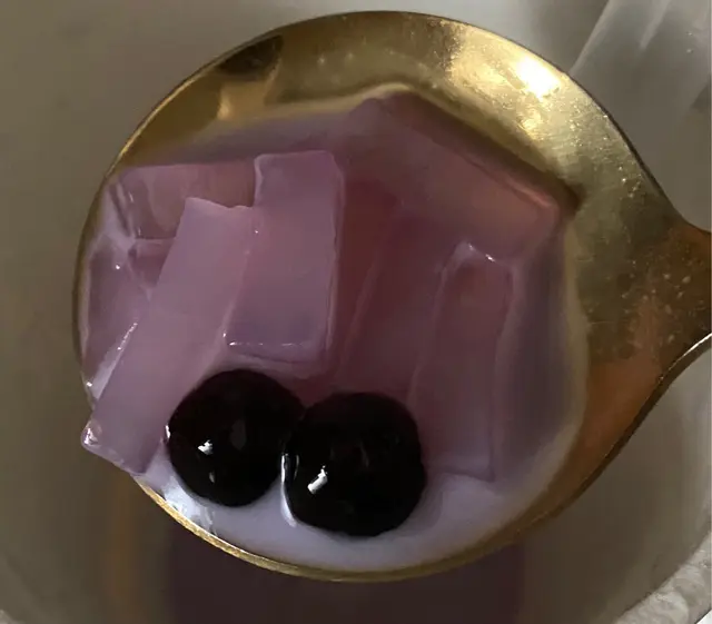 第一次寫食評，期待有芋泥 有奶香 ，結果就是奶精糖水，收$38 有點生氣… 