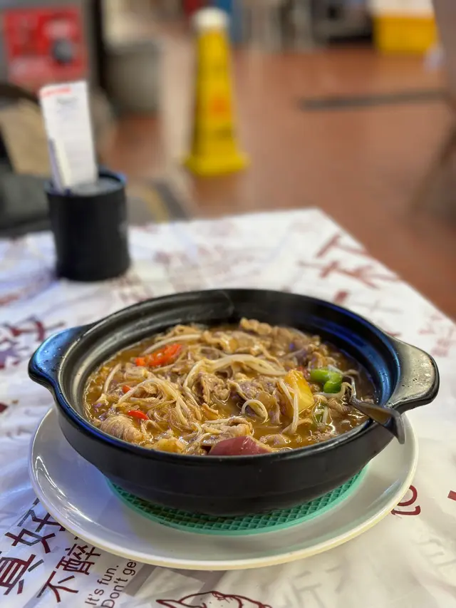 沙嗲肥牛金菇粉絲煲