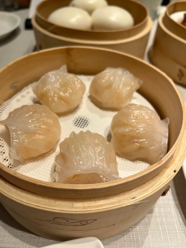 蝦餃皮好薄，鮮蝦又大粒又多
一定要叫必食￼👍🏻👍🏻👍🏻👍🏻👍🏻👍🏻