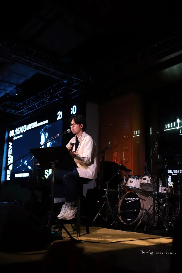 這晚的表演者為唱作人楊智遠 @siuyueneric,聲線好soothing~