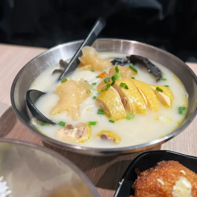 招牌花膠雞米線